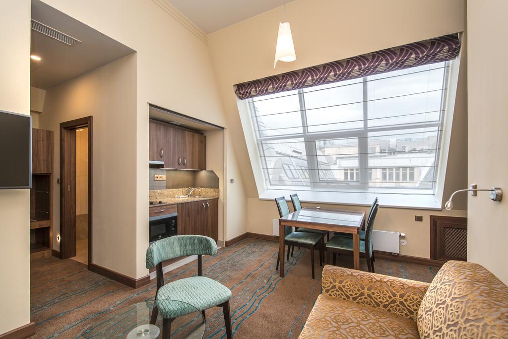 Merchants Crown Suites And Spa Prague Extérieur photo A typical apartment
