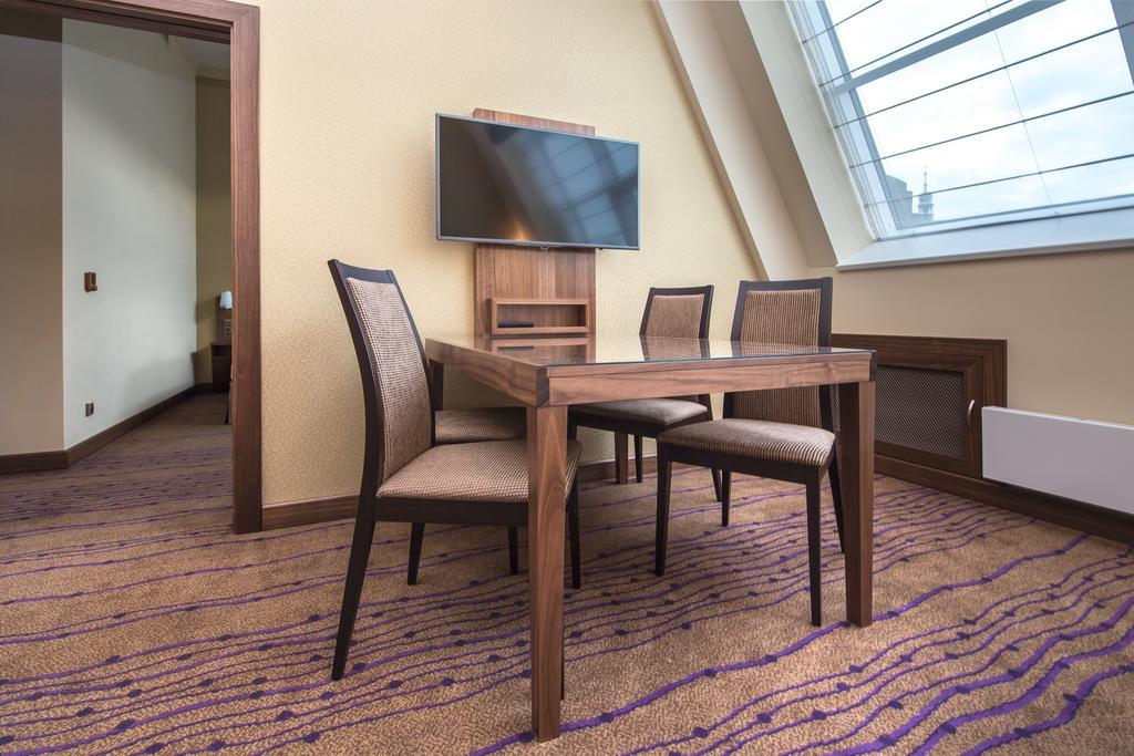 Merchants Crown Suites And Spa Prague Extérieur photo A suite at the hotel