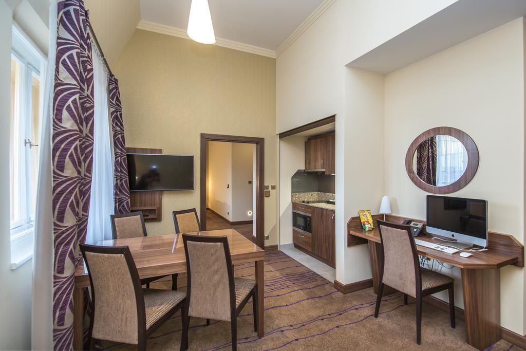 Merchants Crown Suites And Spa Prague Extérieur photo A typical apartment