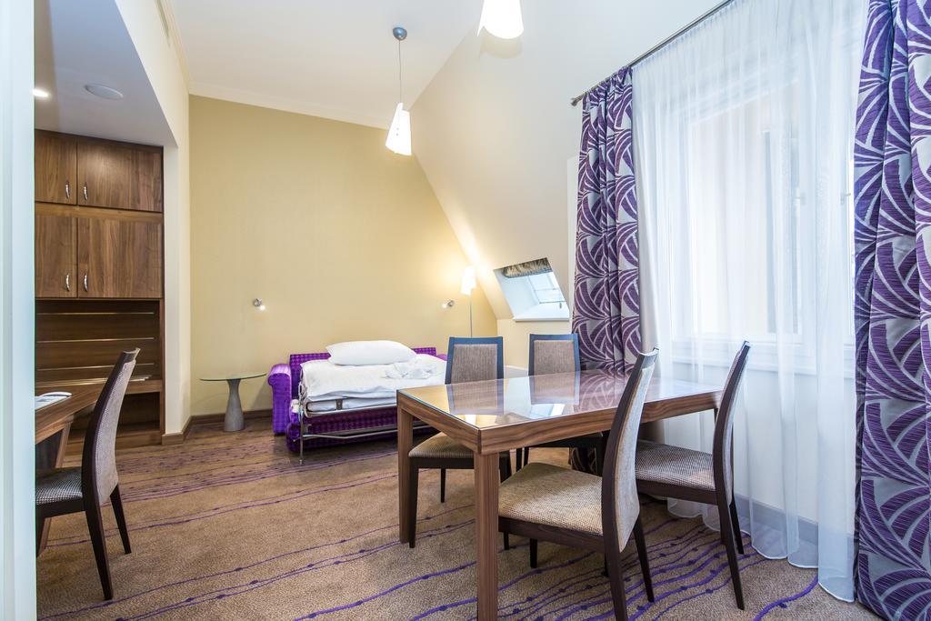 Merchants Crown Suites And Spa Prague Extérieur photo A typical apartment