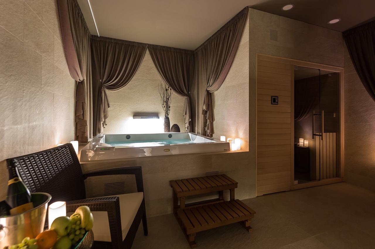 Merchants Crown Suites And Spa Prague Extérieur photo A spa in a hotel