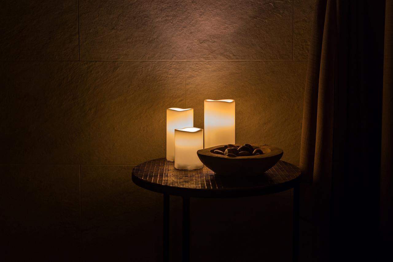 Merchants Crown Suites And Spa Prague Extérieur photo Candles