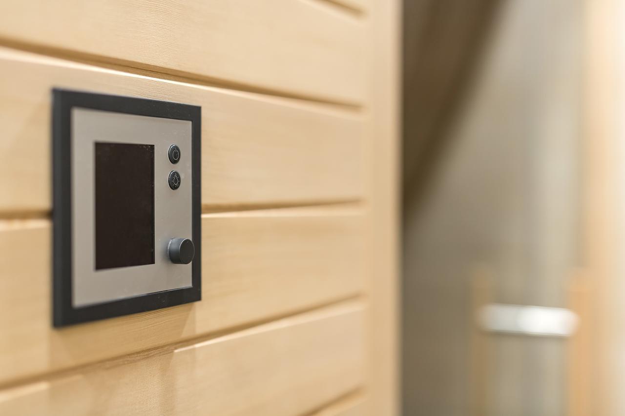 Merchants Crown Suites And Spa Prague Extérieur photo A modern door bell