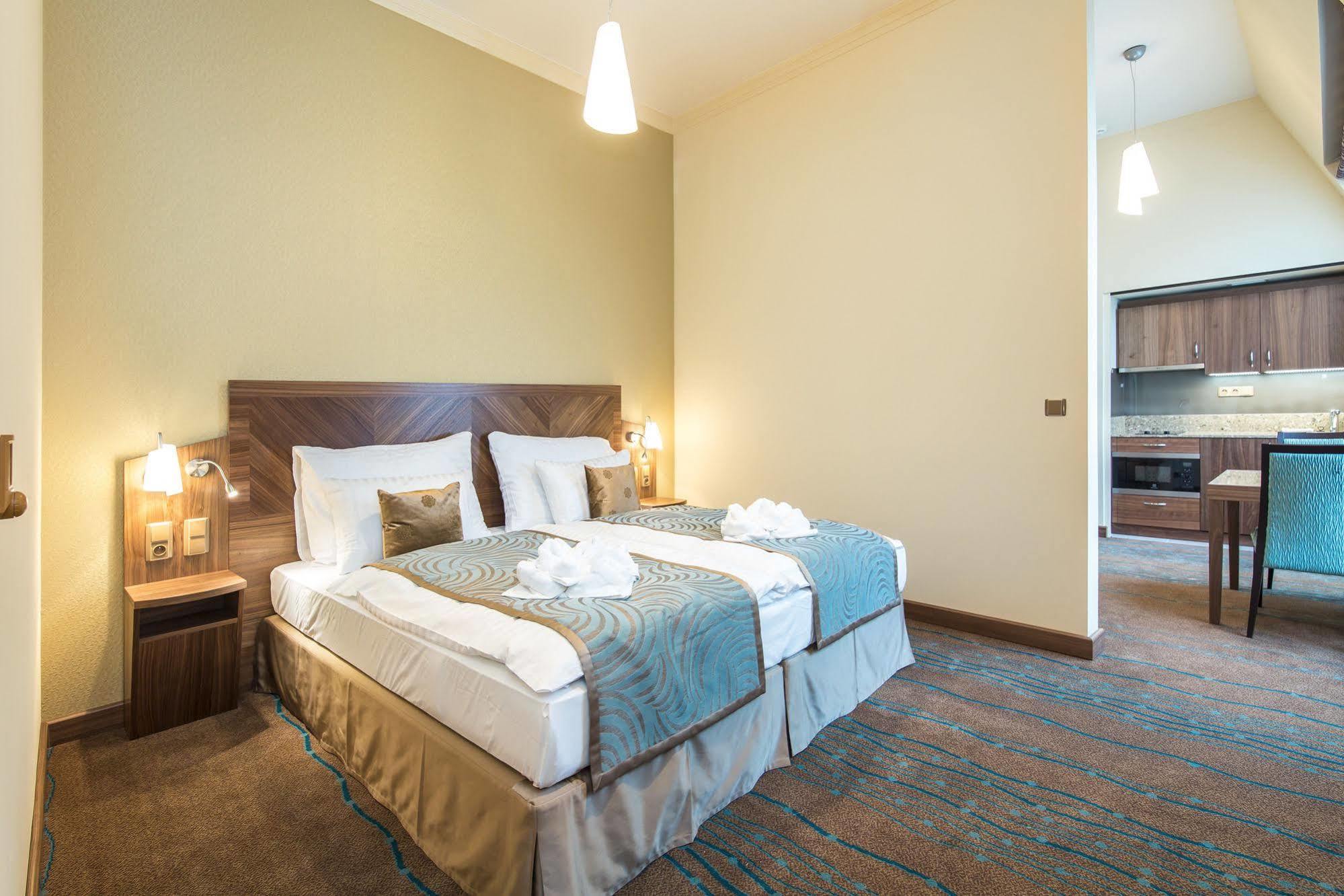 Merchants Crown Suites And Spa Prague Extérieur photo A room at the hotel