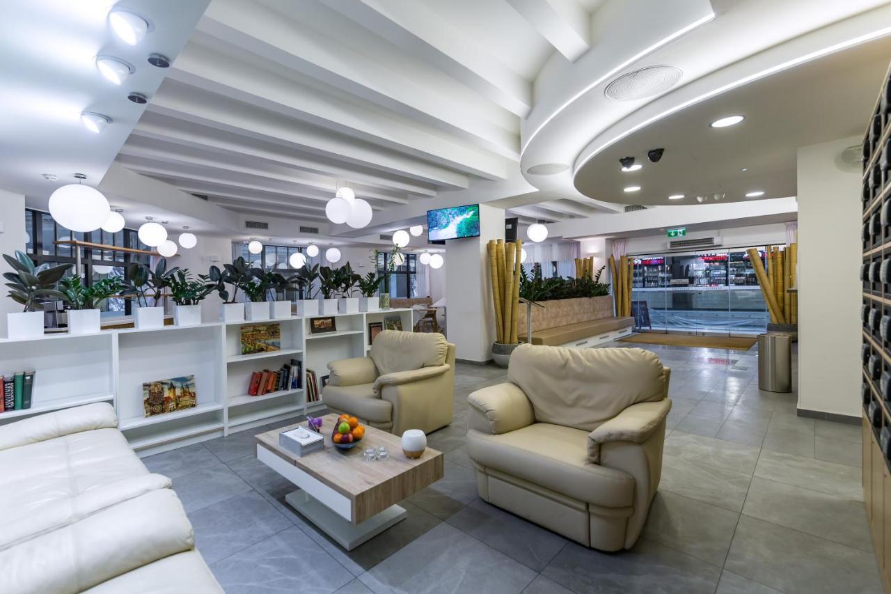 Merchants Crown Suites And Spa Prague Extérieur photo Business lounge at Belgrade Nikola Tesla Airport
