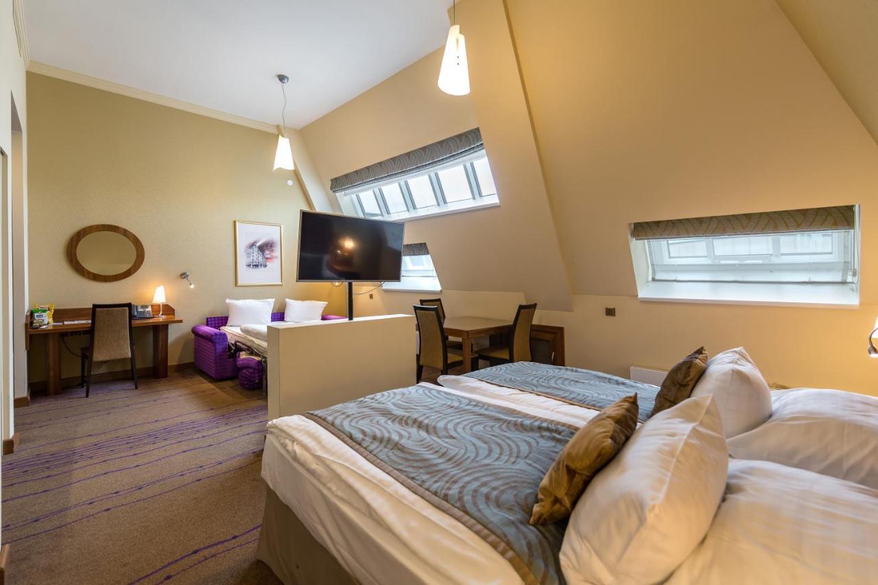 Merchants Crown Suites And Spa Prague Extérieur photo A room at the hotel