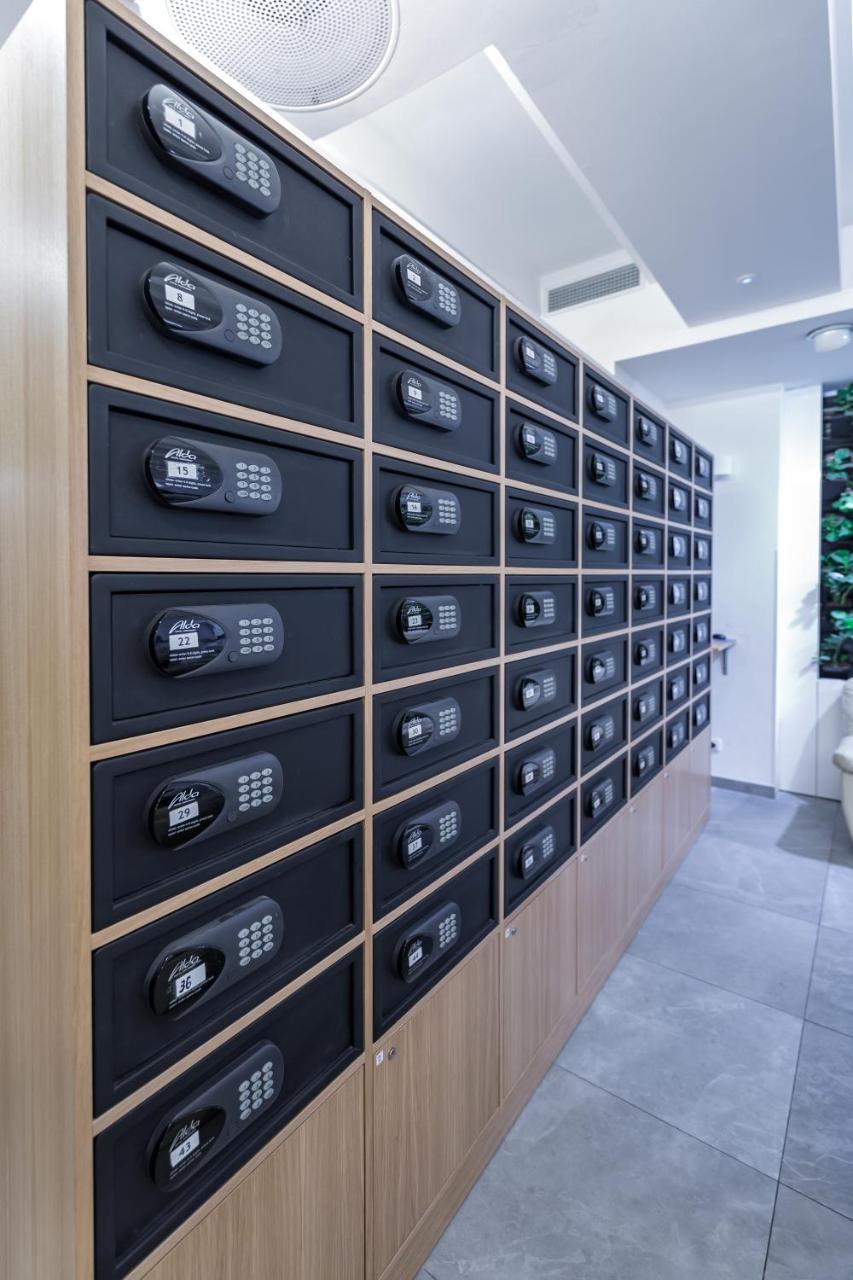 Merchants Crown Suites And Spa Prague Extérieur photo Private safes at a bank